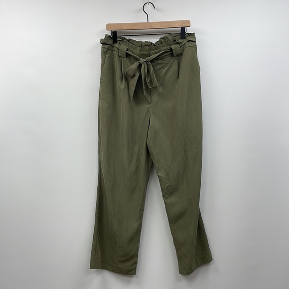 Express Olive Green Ankle Pants - Picture 2 of 9